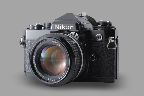 600x400px-Rechts-Nikon-FE-vWA24