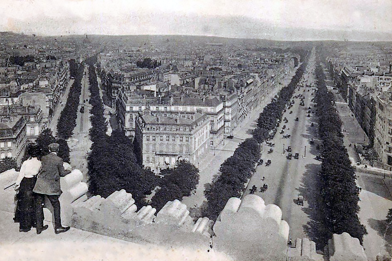 1280x852px-paris-17-avenue-friedland-et-champs-elysees-1908-vWA24